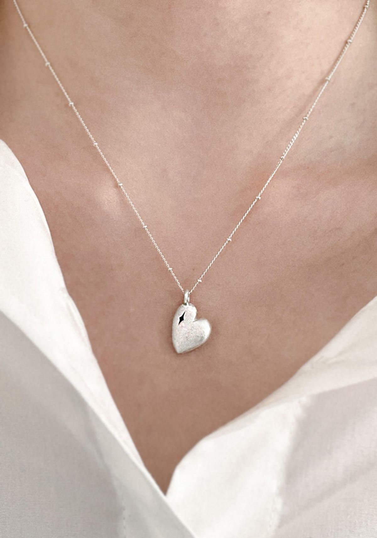 오버그레이(OVERGREY) Sparkling Heart Necklace