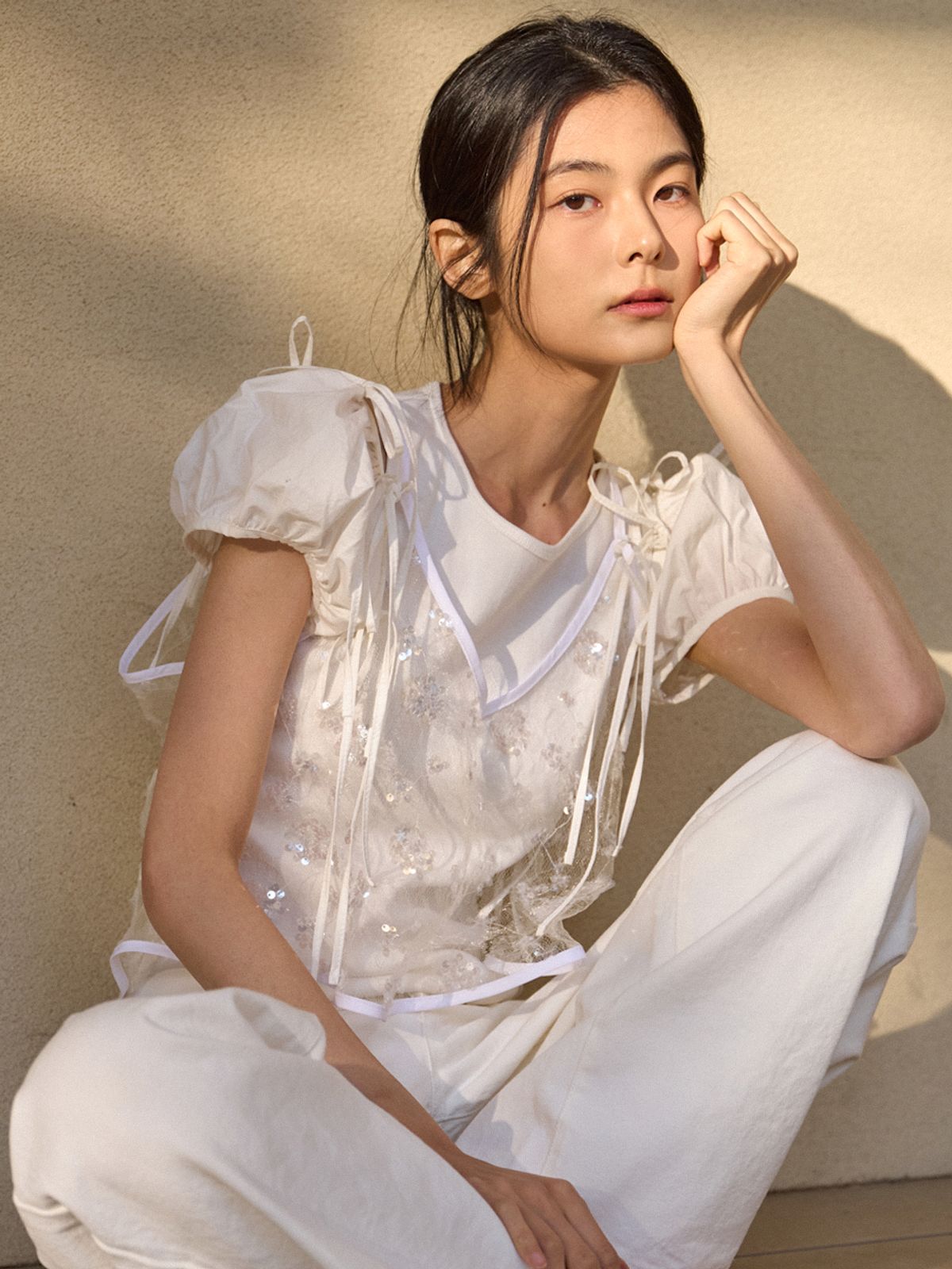 히비스커스블룸(HIBISCUS BLOOM) 스파클 뷔스티에 슬리브리스 탑 [White]