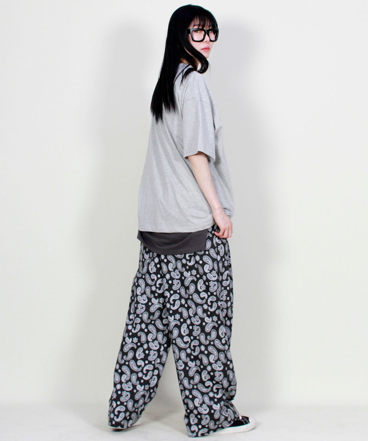 드마크(DEMARC) PAISLEY SIDE ONETUCK WIDE PANTS BLACK