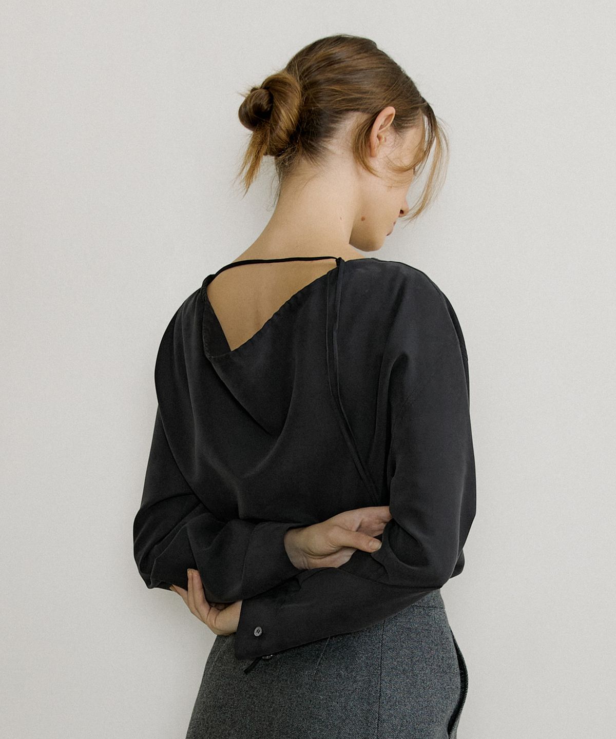 오떼뜨(OCTETTE) REVERSIBLE COWL BLOUSE_2COLOR