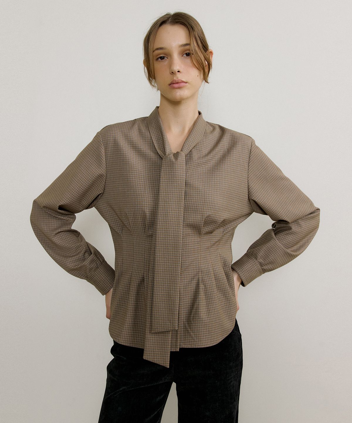 오떼뜨(OCTETTE) CROFFLE TIE BLOUSE_CHECK VER