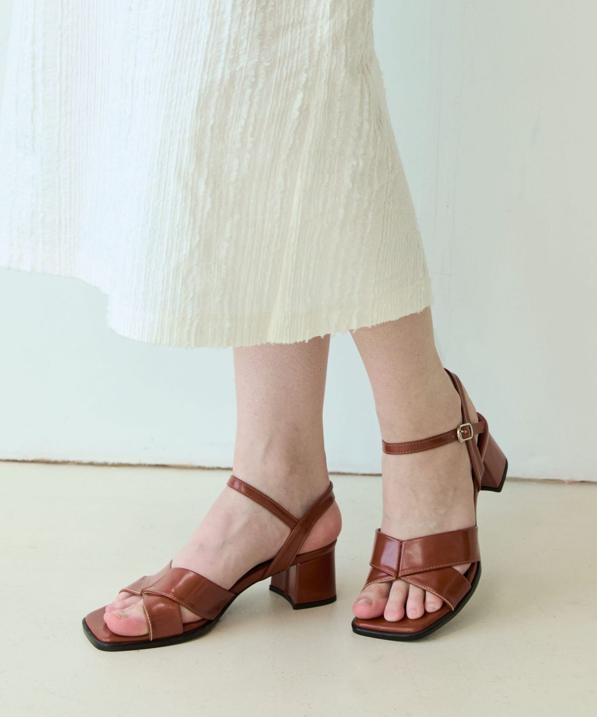 스퍼(SPUR) Edit Midheel 버클 샌들 5cm -VS8079 (3color)