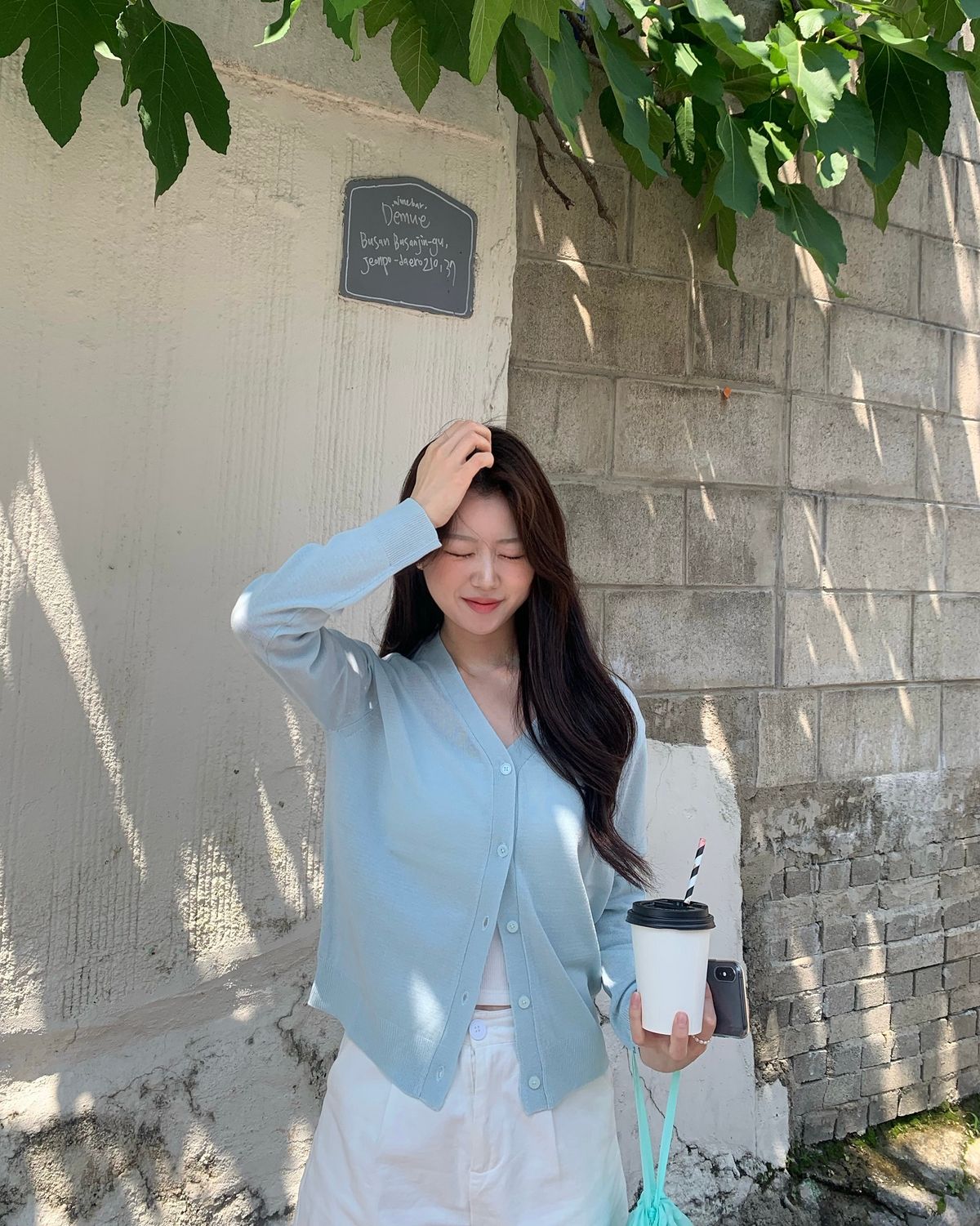미쏘(MIXXO) 에센셜 브이넥 가디건_MIWCKF510T