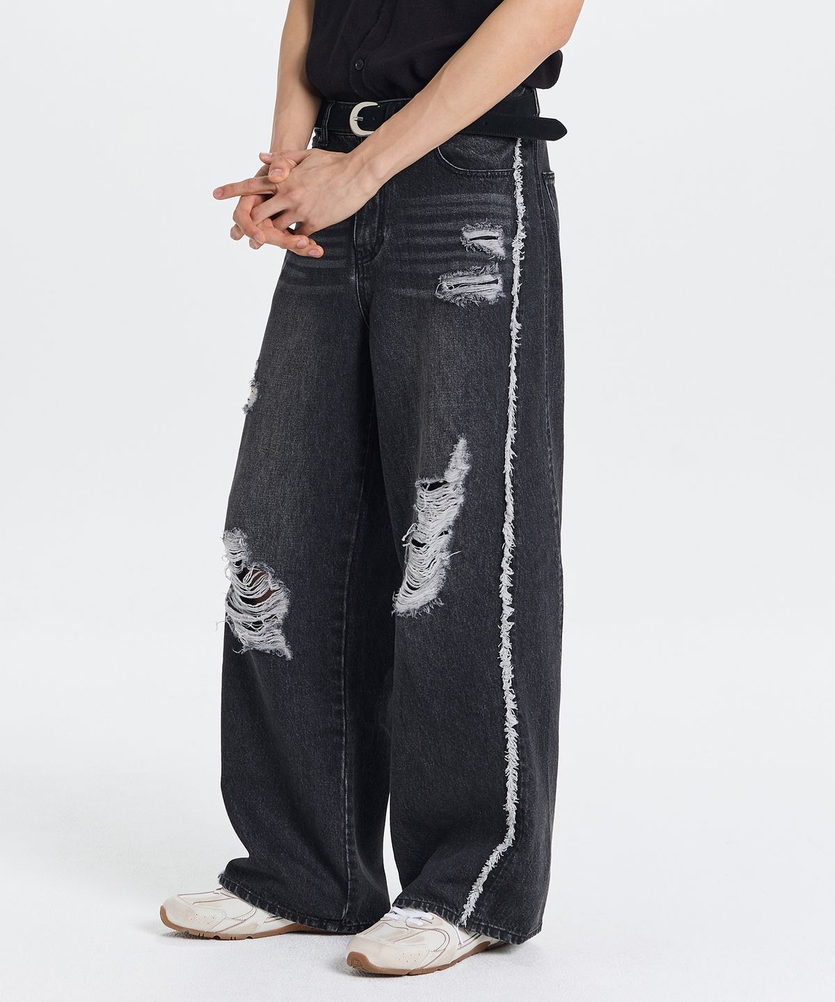 기철(KICHUL) Side Line Damage Denim Pants (Black)