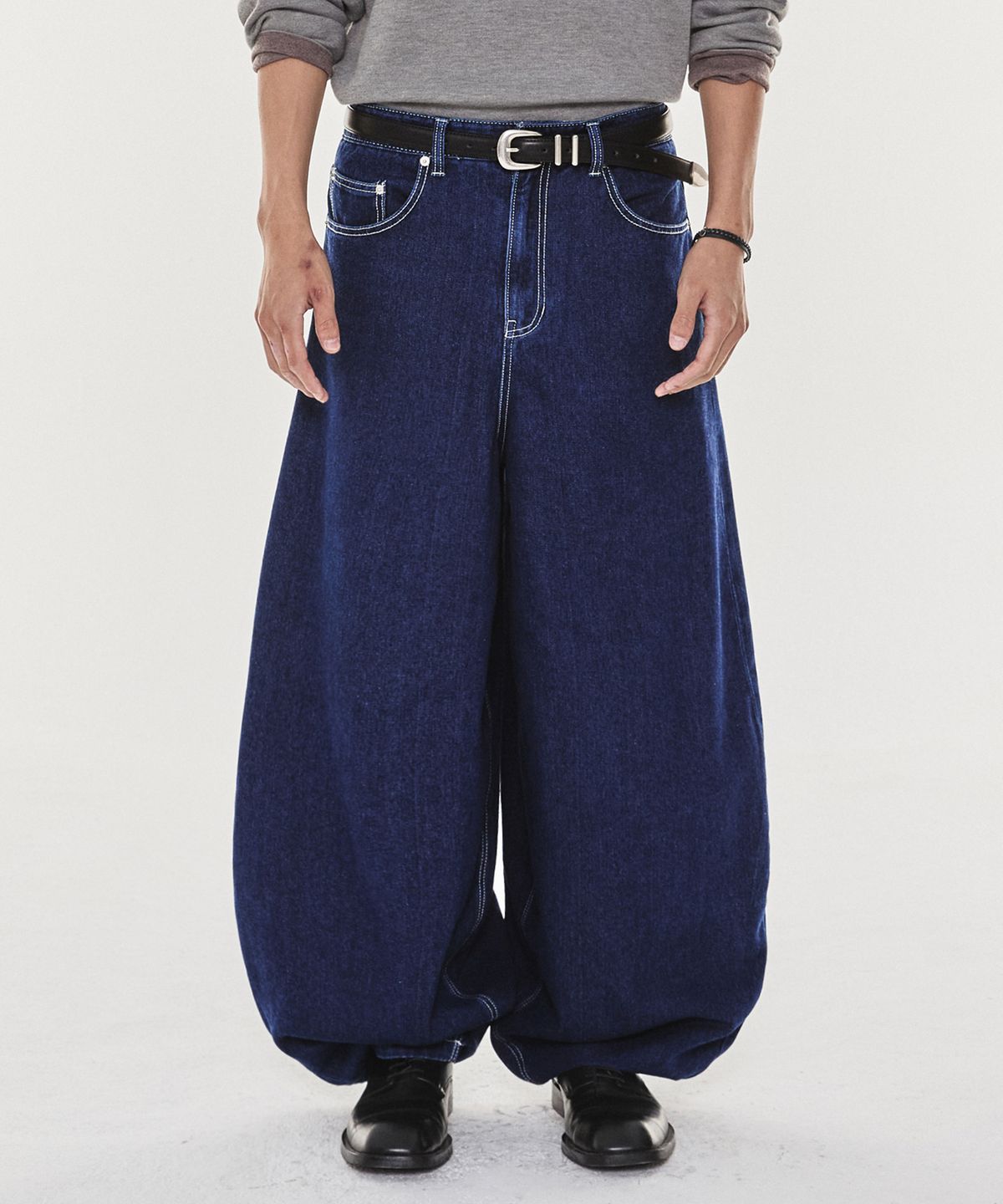 기철(KICHUL) Light Cotton Balloon fit denim pants (Indigo)