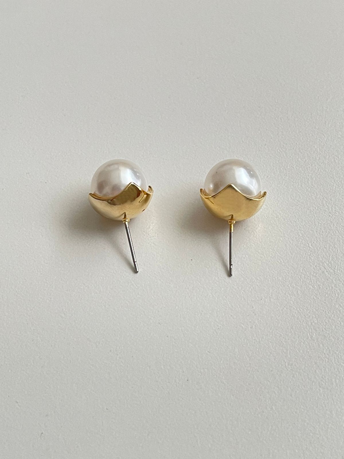 엘리오나(ELYONA) Light Back Pearl Earrings 진주귀걸이 12mm