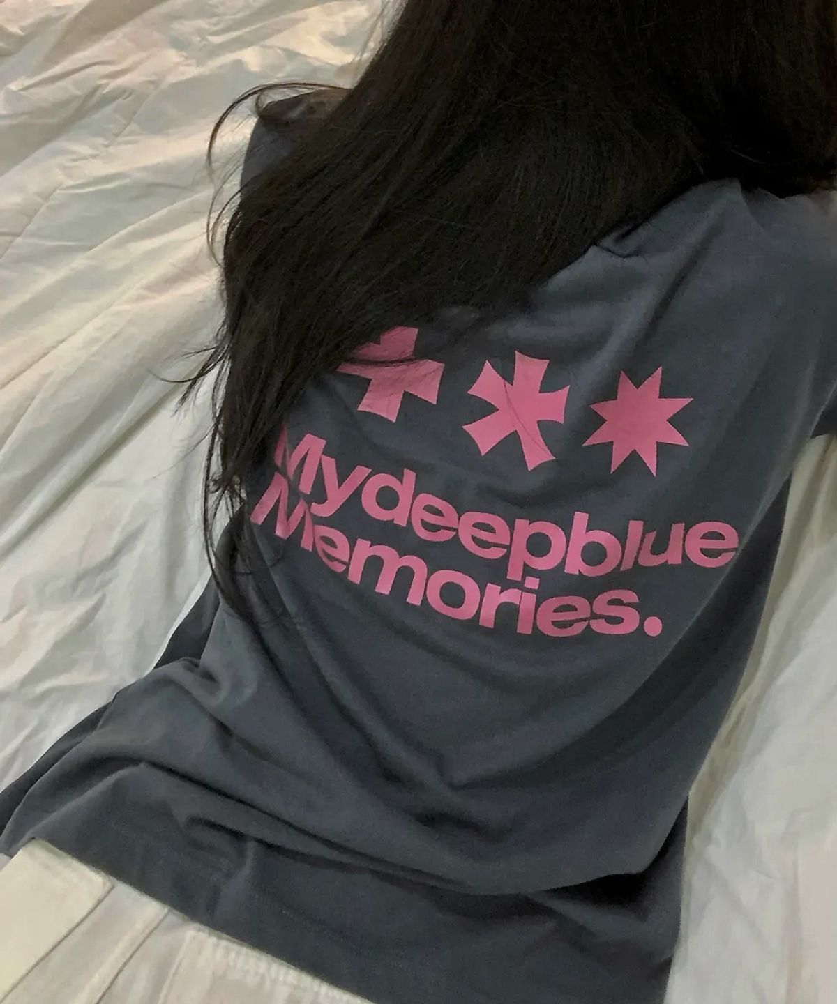 마이딥블루메모리즈(MY DEEP BLUE MEMORIES) Mm Symbol Logo T-Shirts (CHARCOAL / PINK)