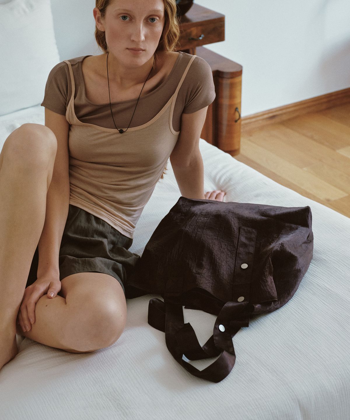 태서울(TAESEOUL) Leaf lounge bag (Deep brown)