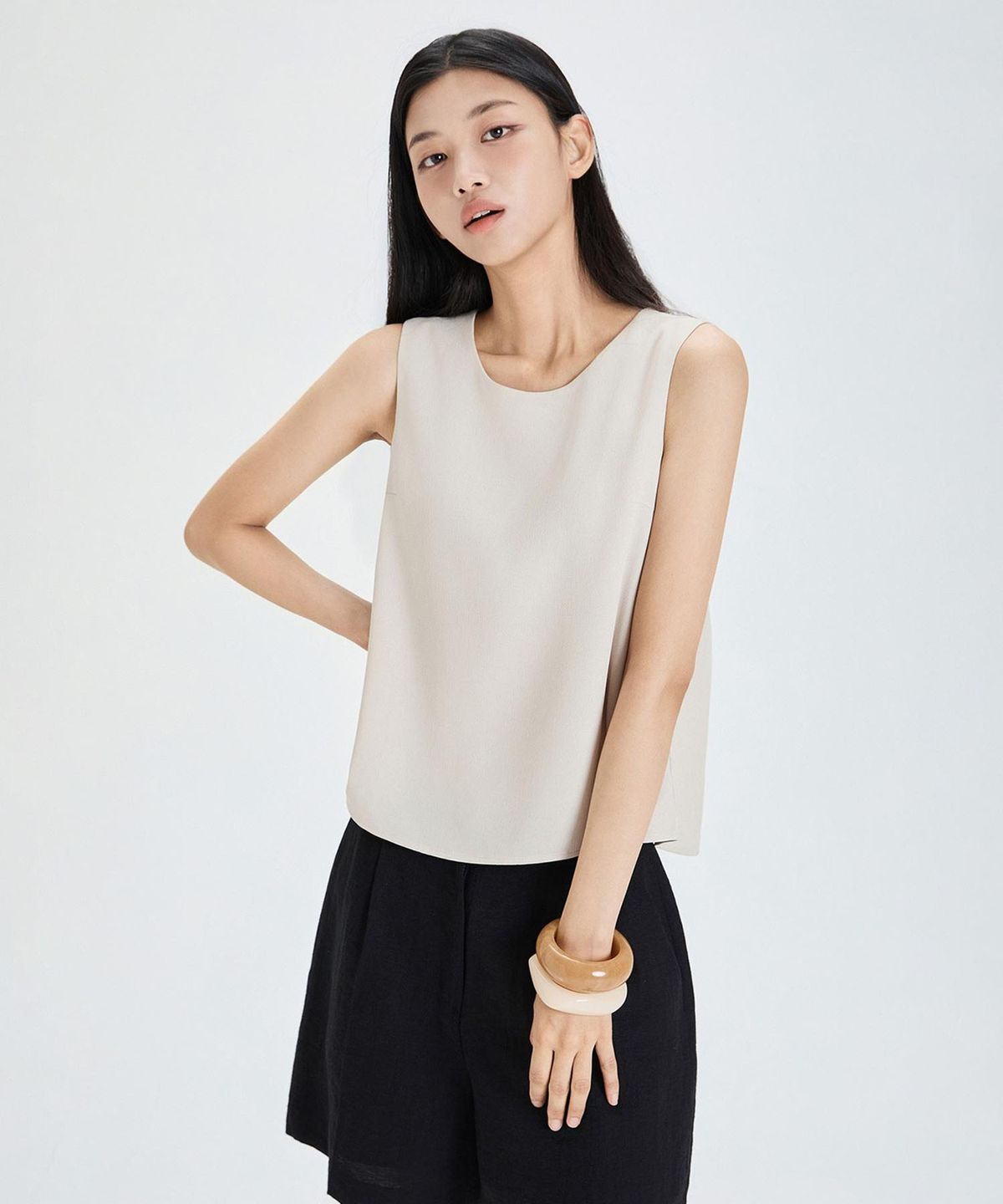 미쏘(MIXXO) 에센셜 라운드넥 나시 블라우스_MIWBNF720A