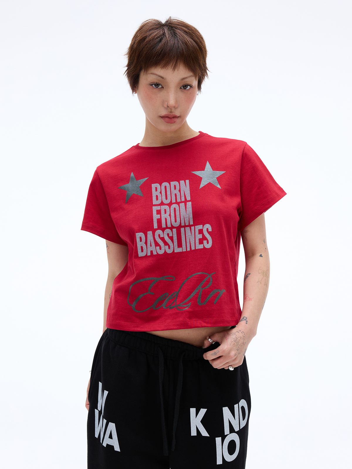 이이이알알알(EEERRR) Born From Basslines Grossy Printing semi-crop T-shirt (Red)