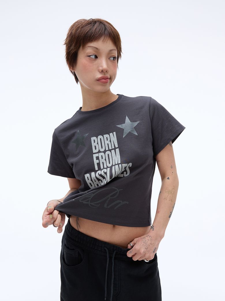 Born From Basslines Grossy Printing semi-crop T-shirt (Chacoal)