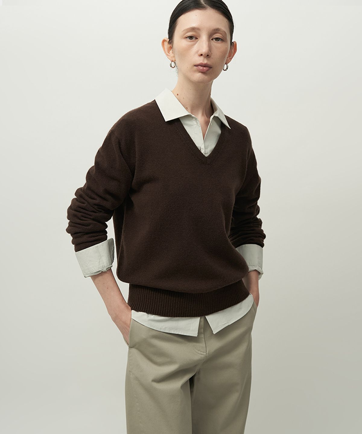 러프사이드 화이트라벨(ROUGH SIDE WHITE LABEL) Noble V Neck Knit Dark Brown