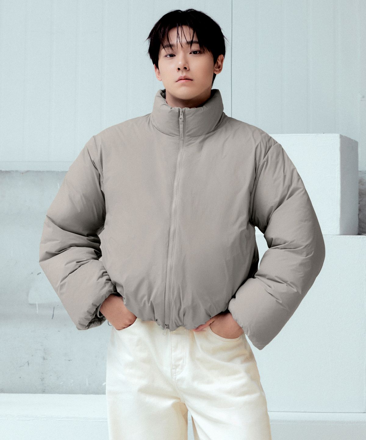 무신사 스탠다드(MUSINSA STANDARD) 미니멀 다운 숏 패딩 재킷 [그레이쉬 베이지]