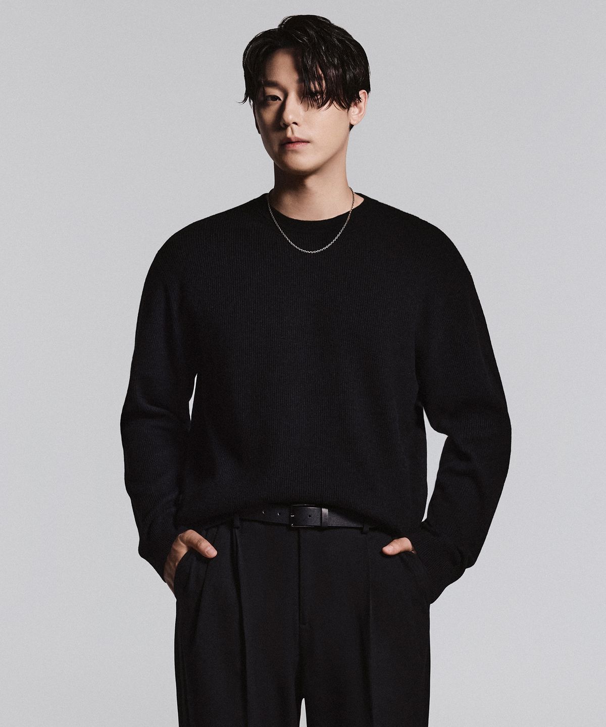 무신사 스탠다드(MUSINSA STANDARD) [빅토리아 울] 미니멀 리브드 크루 넥 니트 [블랙]