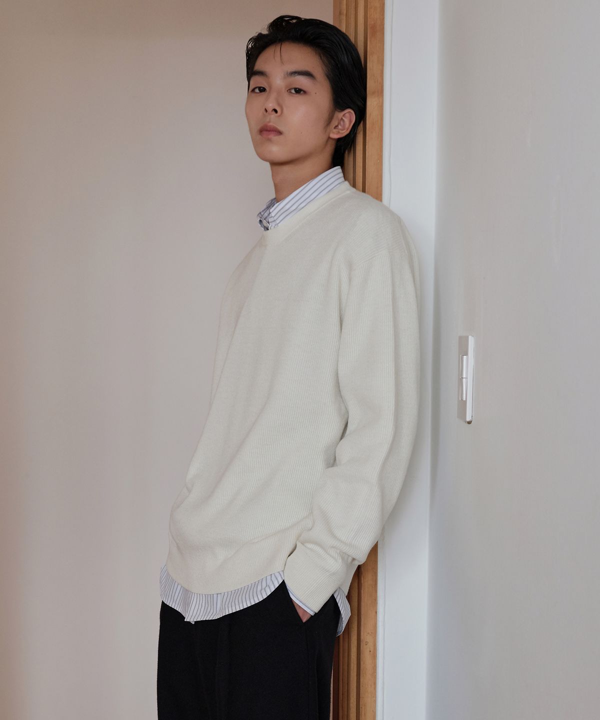 무신사 스탠다드(MUSINSA STANDARD) [빅토리아 울] 미니멀 리브드 크루 넥 니트 [크림]