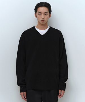[스토커즈 컬래버] [빅토리아 울] 미니멀 리브드 브이 넥 니트 [블랙]