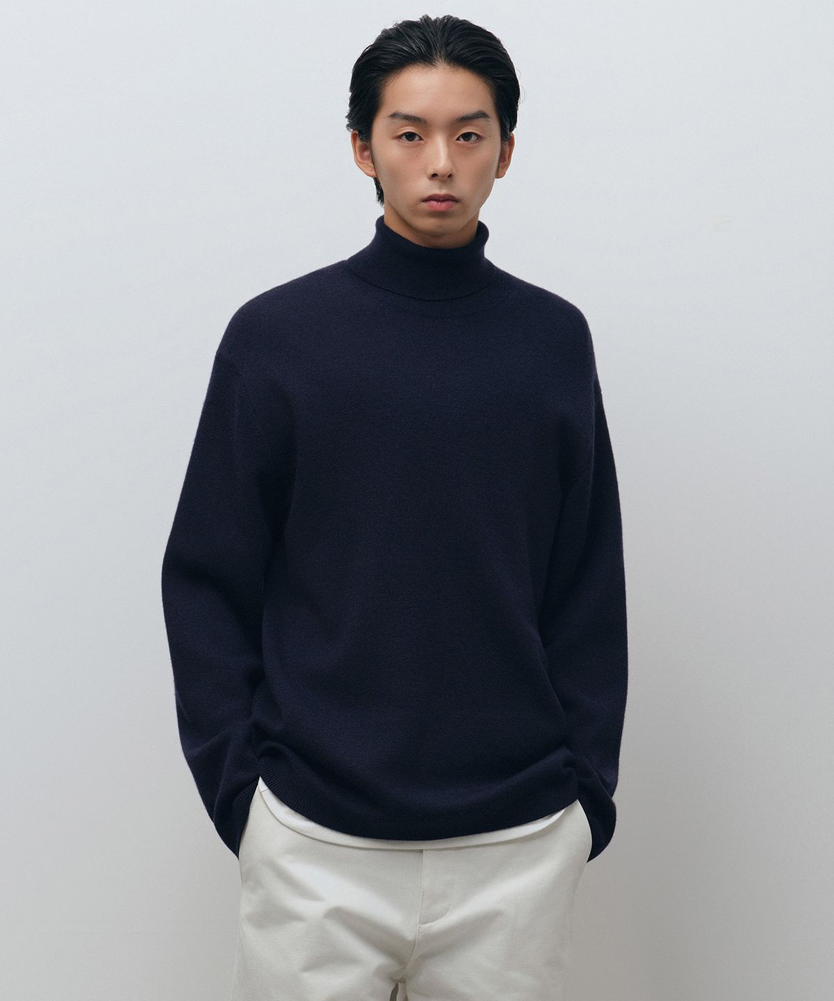 무신사 스탠다드(MUSINSA STANDARD) 미니멀 터틀 넥 니트 [네이비]