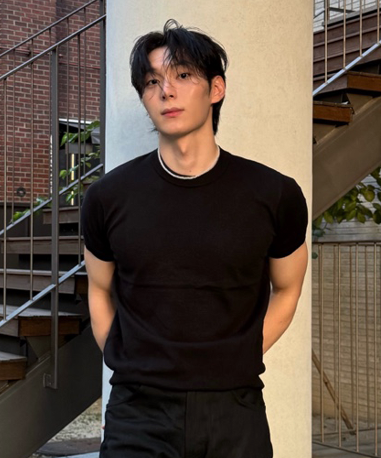 머슬핏 라운드 반팔 니트 [블랙]