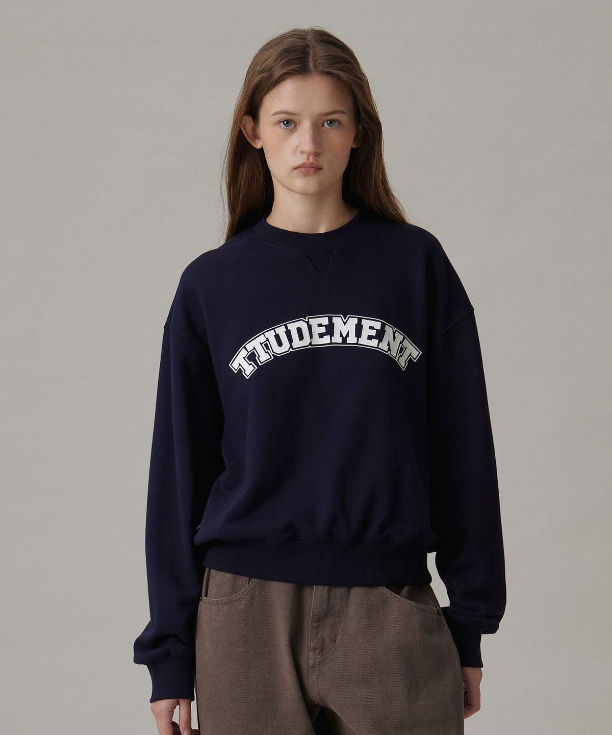 튜드먼트(TTUDEMENT) ESSENTIAL LOGO SWEATSHIRT_NAVY