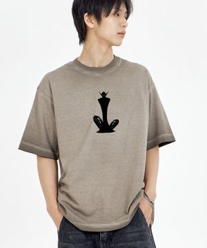 몬스터 드라큐라 피그먼트 반팔티 브라운