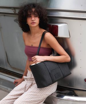 RAFFIA DRAWSTRING SHOULDER BAG LARGE(BLACK TRUFFLE)