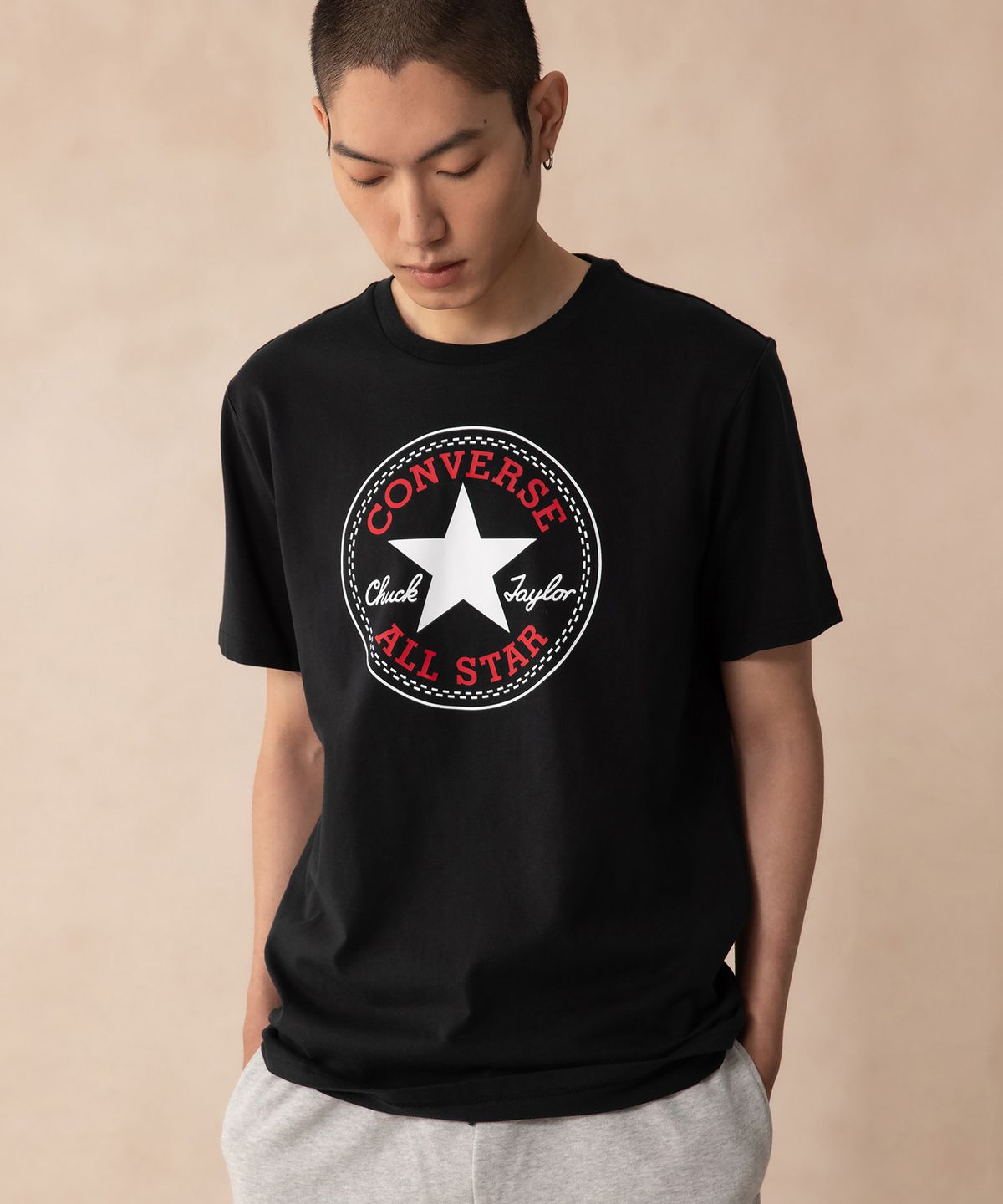 컨버스(CONVERSE) 올스타 패치 스탠다드 핏 티셔츠 블랙 MCH737-023