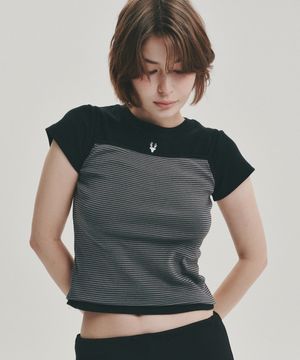 라벨 디테일 스트라이프 슬리브리스 (차콜)