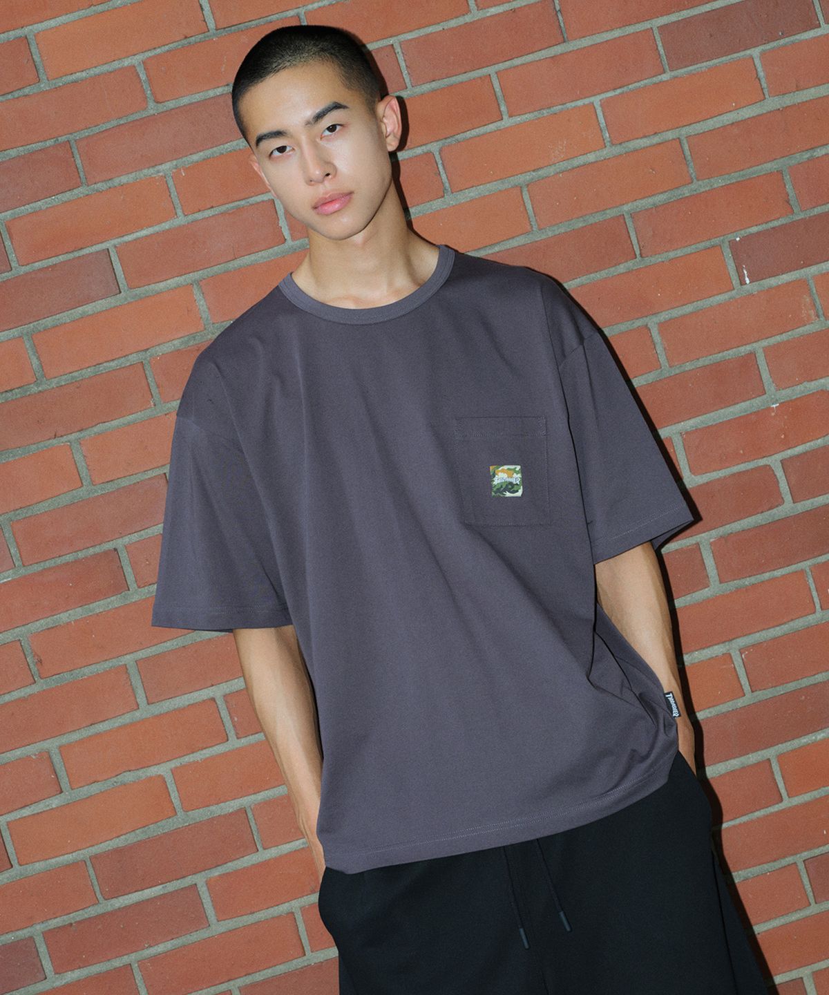 트레셔(THRASHER) 매거진 포켓 반팔 티셔츠 차콜