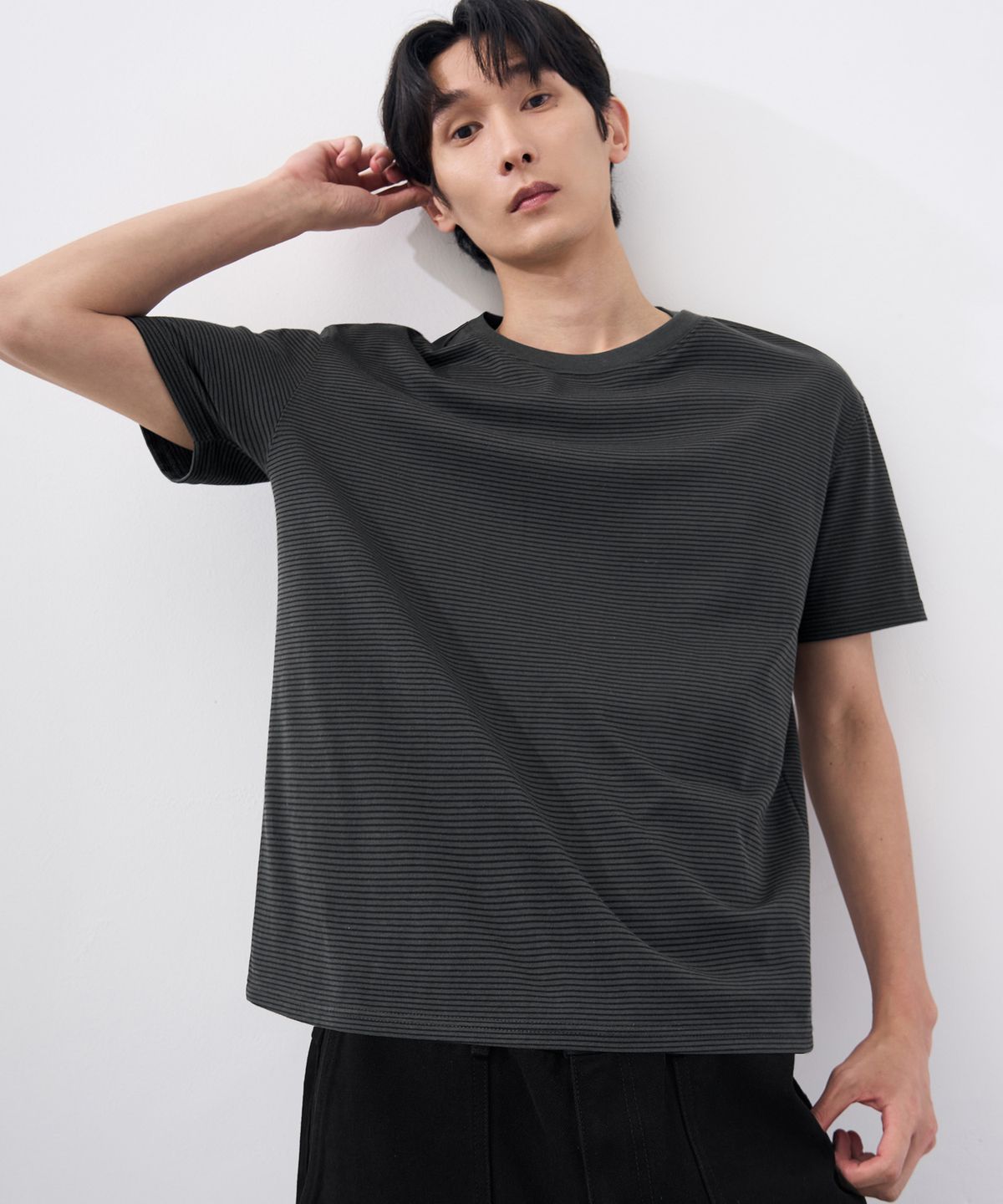 드로우핏(DRAW FIT) 헤일 코튼 크롭 하프 스트라이프 티셔츠 [CHARCOAL]