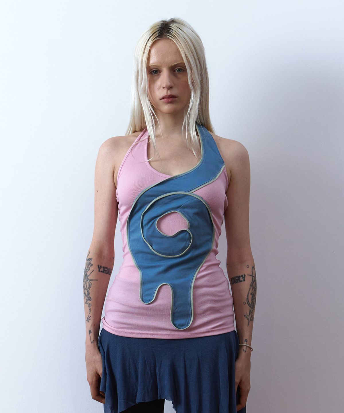 뉴제(NEWGE) Bangle Halter Top (PINK)