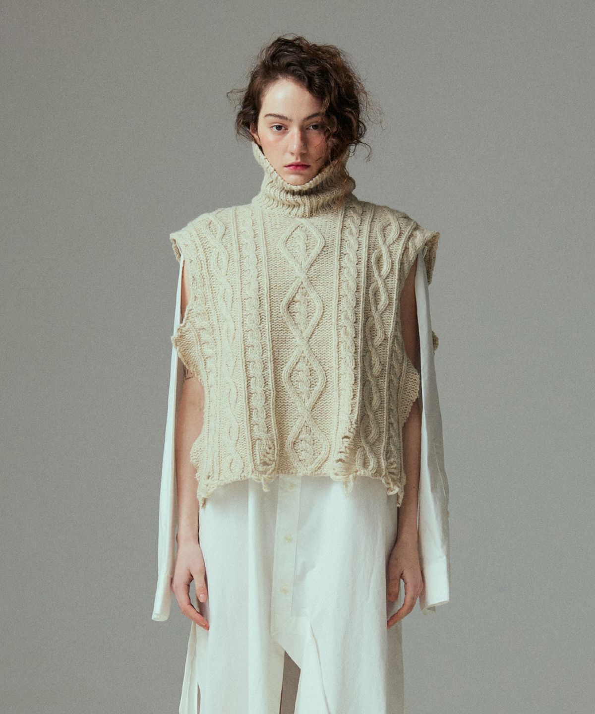 므아므(MMAM) Cable destroyed knit vest