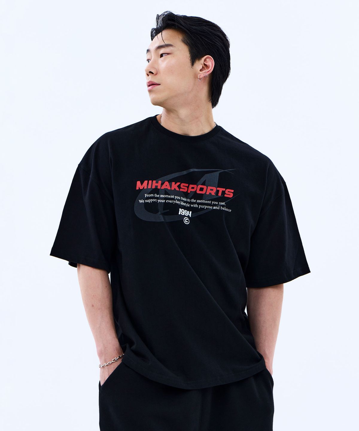 미학(MIHAK) 퍼포먼스 스탬프 오버핏 티셔츠 (BLACK)