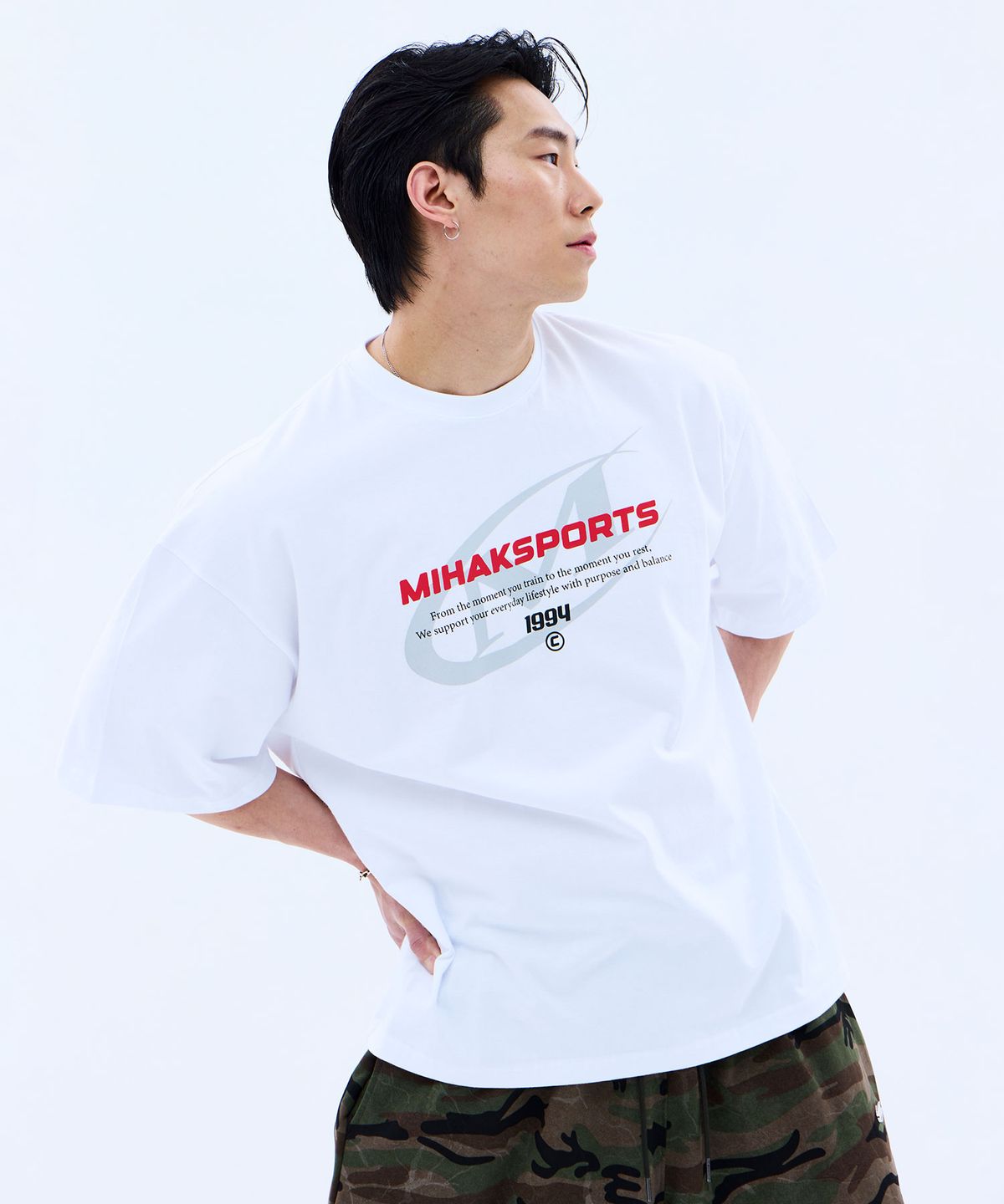 미학(MIHAK) 퍼포먼스 스탬프 오버핏 티셔츠 (WHITE)
