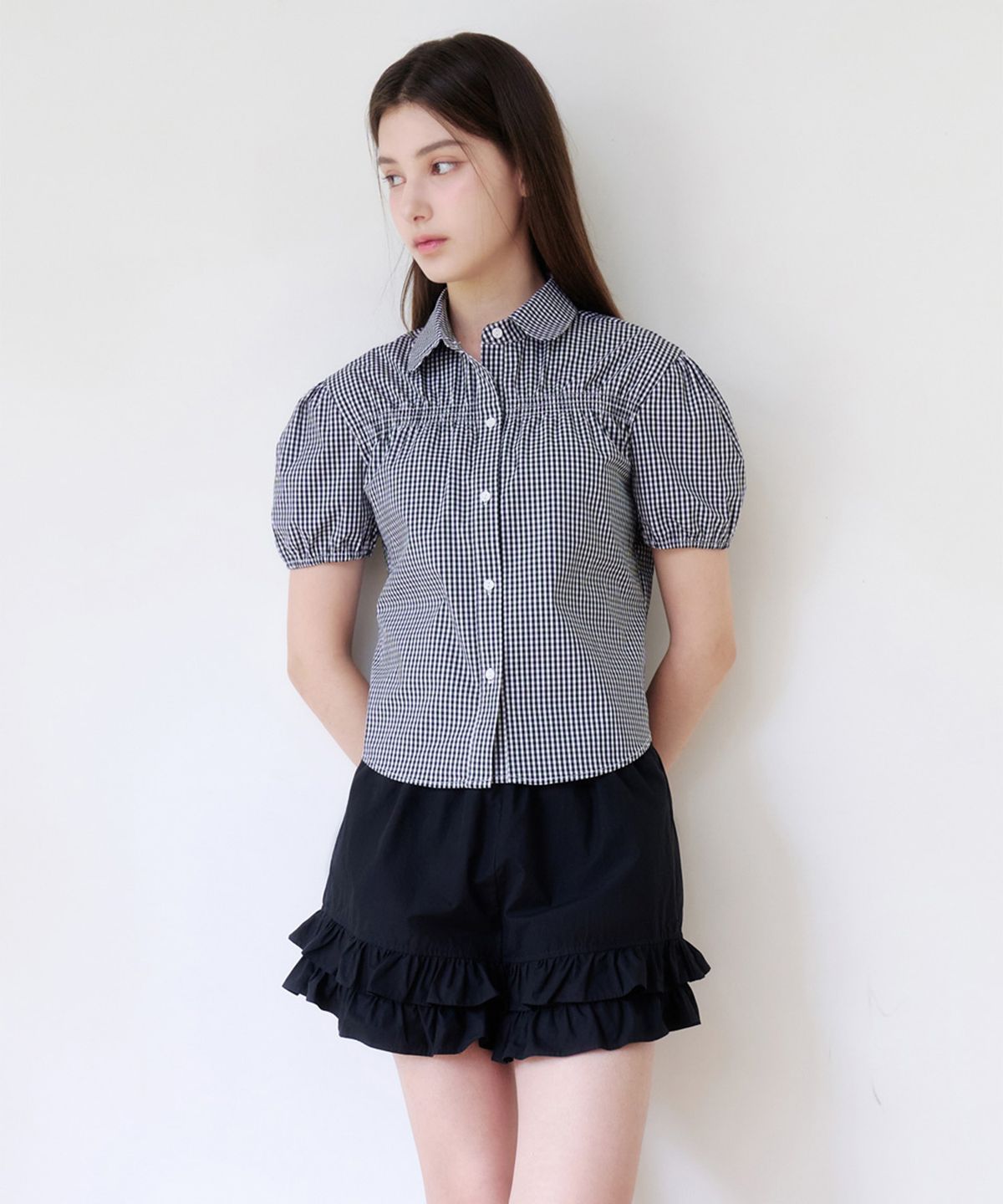 알키알카(ALKI ALKA) Ruffle Hem Shorts (Black)