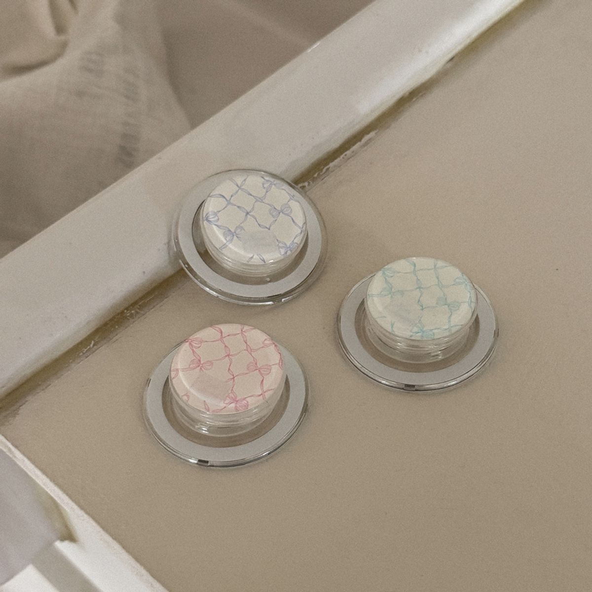 메이드모먼(MADEMOMENT) ribbon whimsy 디자인 [맥세이프 에폭시톡]