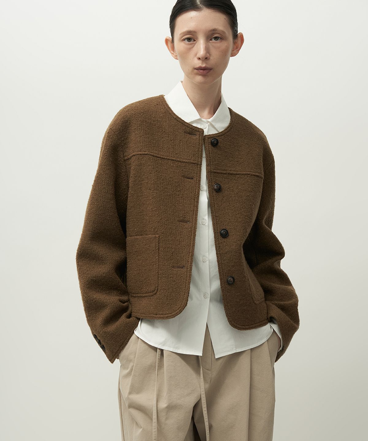 러프사이드 화이트라벨(ROUGH SIDE WHITE LABEL) Brief Collarless Jacket Sepia Brown
