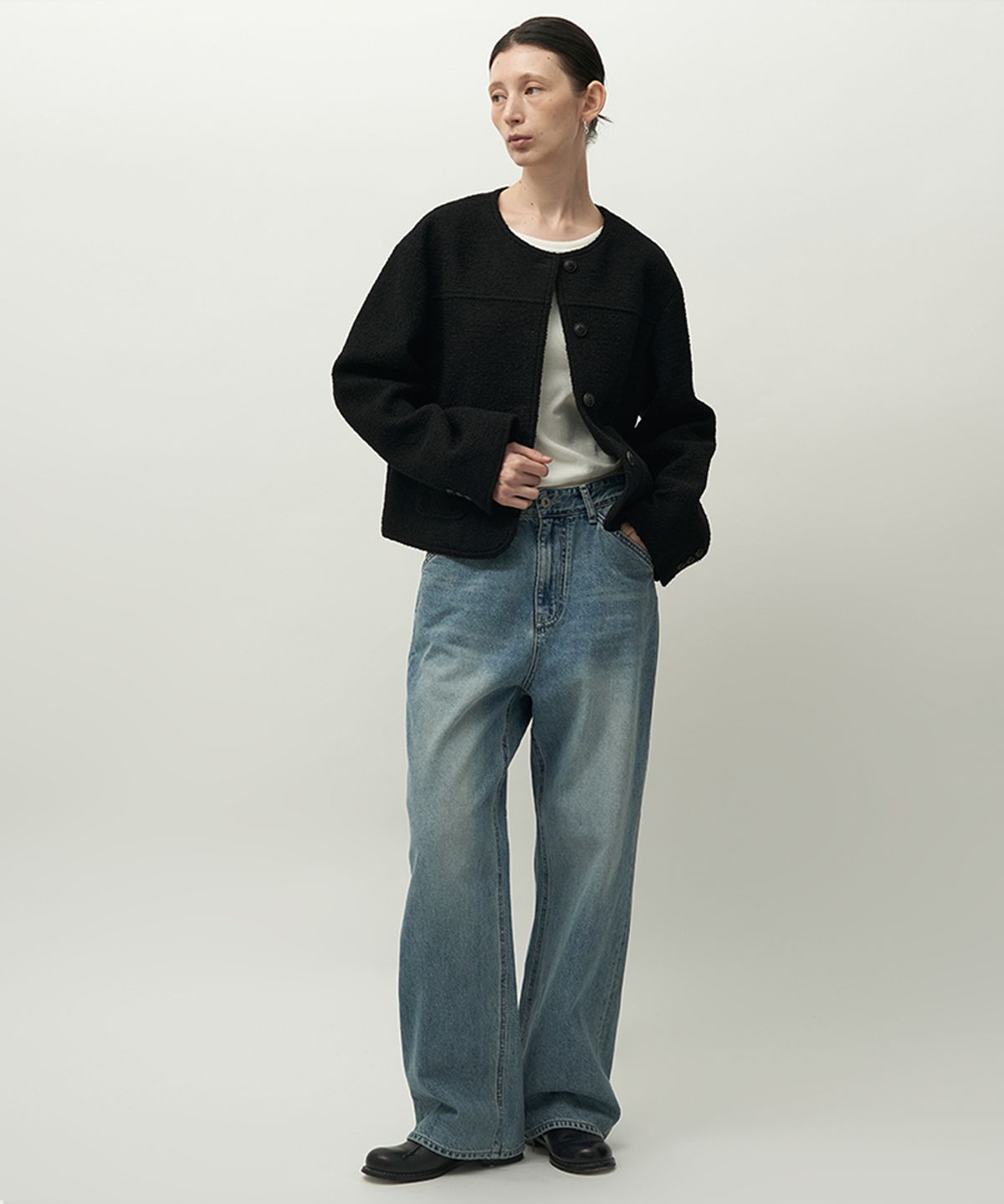 러프사이드 화이트라벨(ROUGH SIDE WHITE LABEL) Brief Collarless Jacket Crow