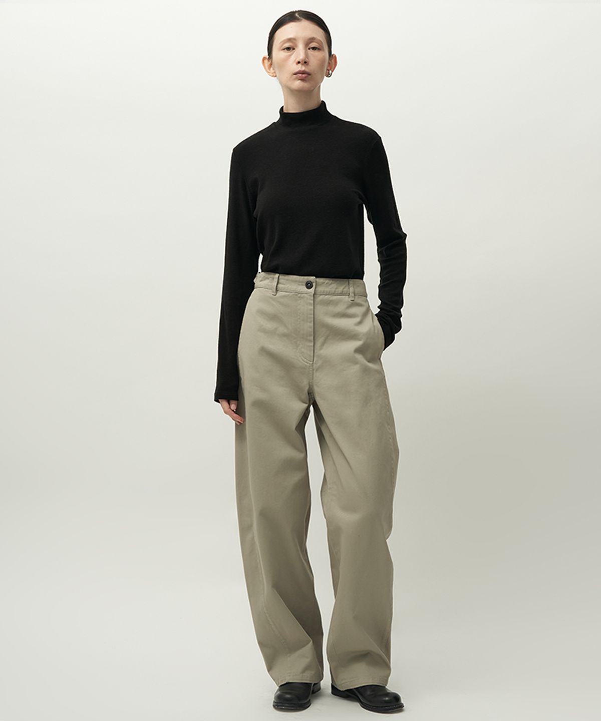 러프사이드 화이트라벨(ROUGH SIDE WHITE LABEL) Cotton Curved Pants Greige