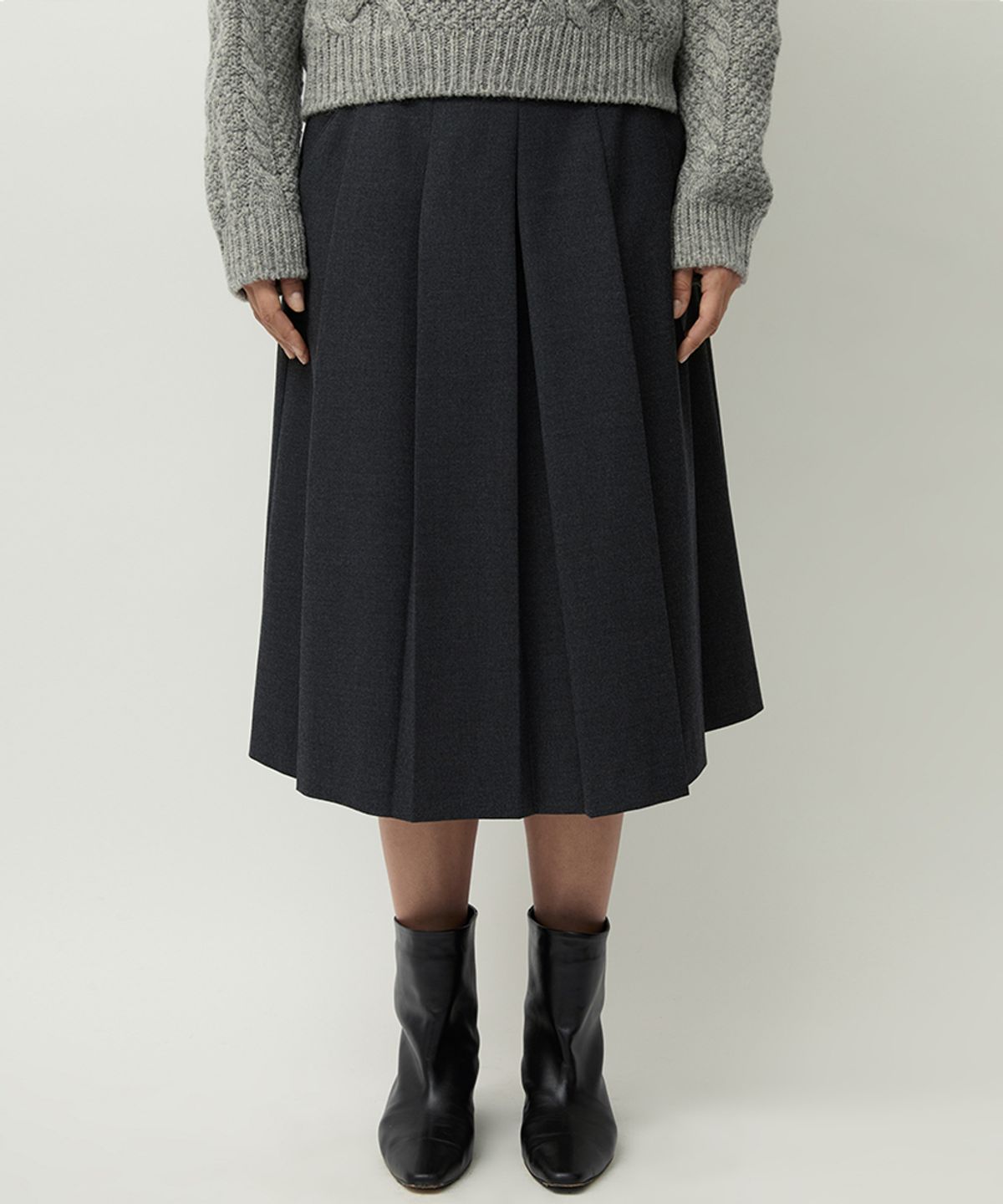 러프사이드 화이트라벨(ROUGH SIDE WHITE LABEL) Organ Pleated Skirt Charcoal