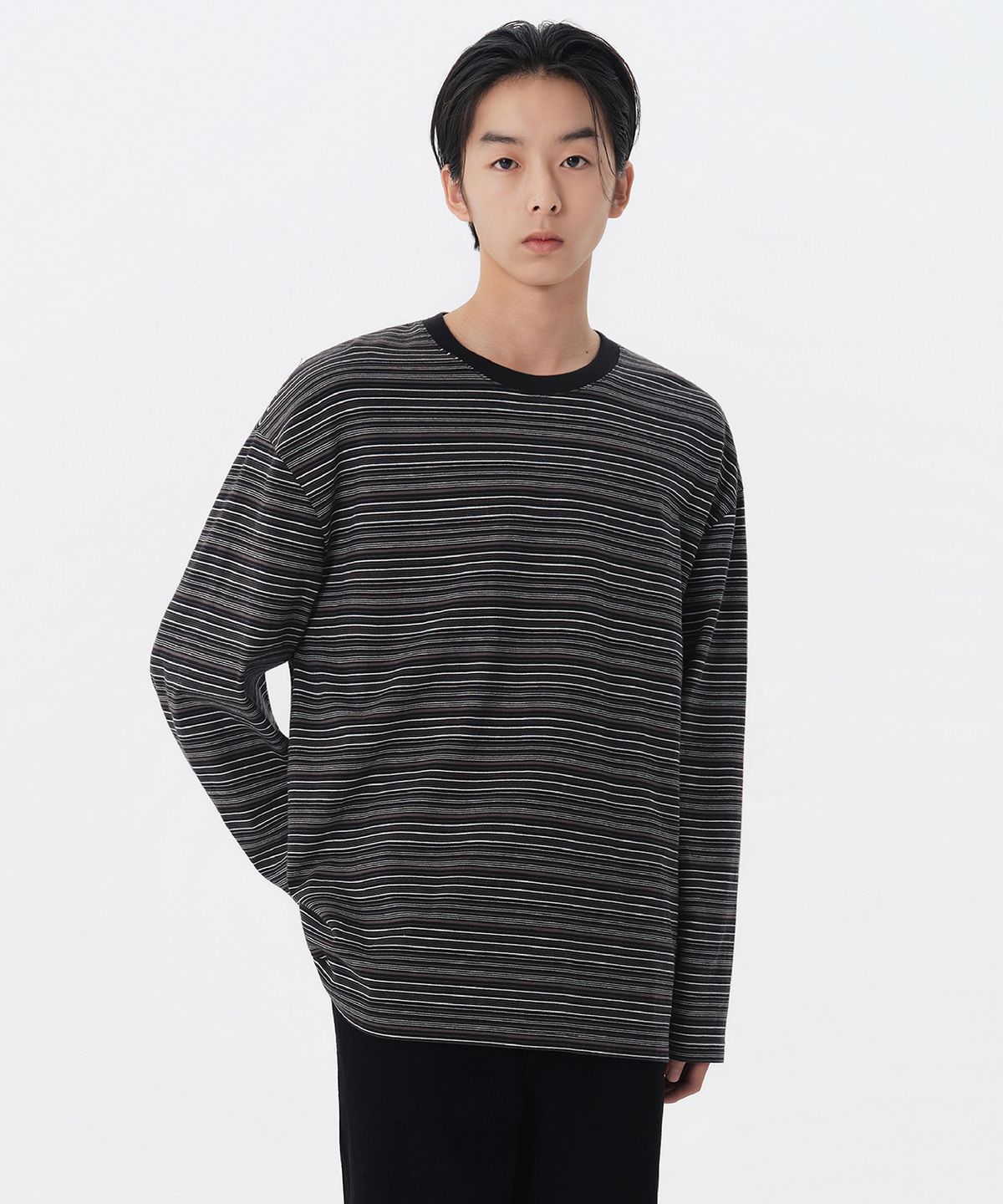무신사 스탠다드(MUSINSA STANDARD) 멀티 스트라이프 릴렉스드 긴소매 티셔츠 4 [블랙]