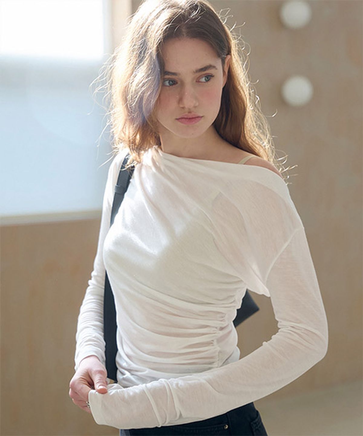 디애니(THE ANY) Shimmer Drape Top