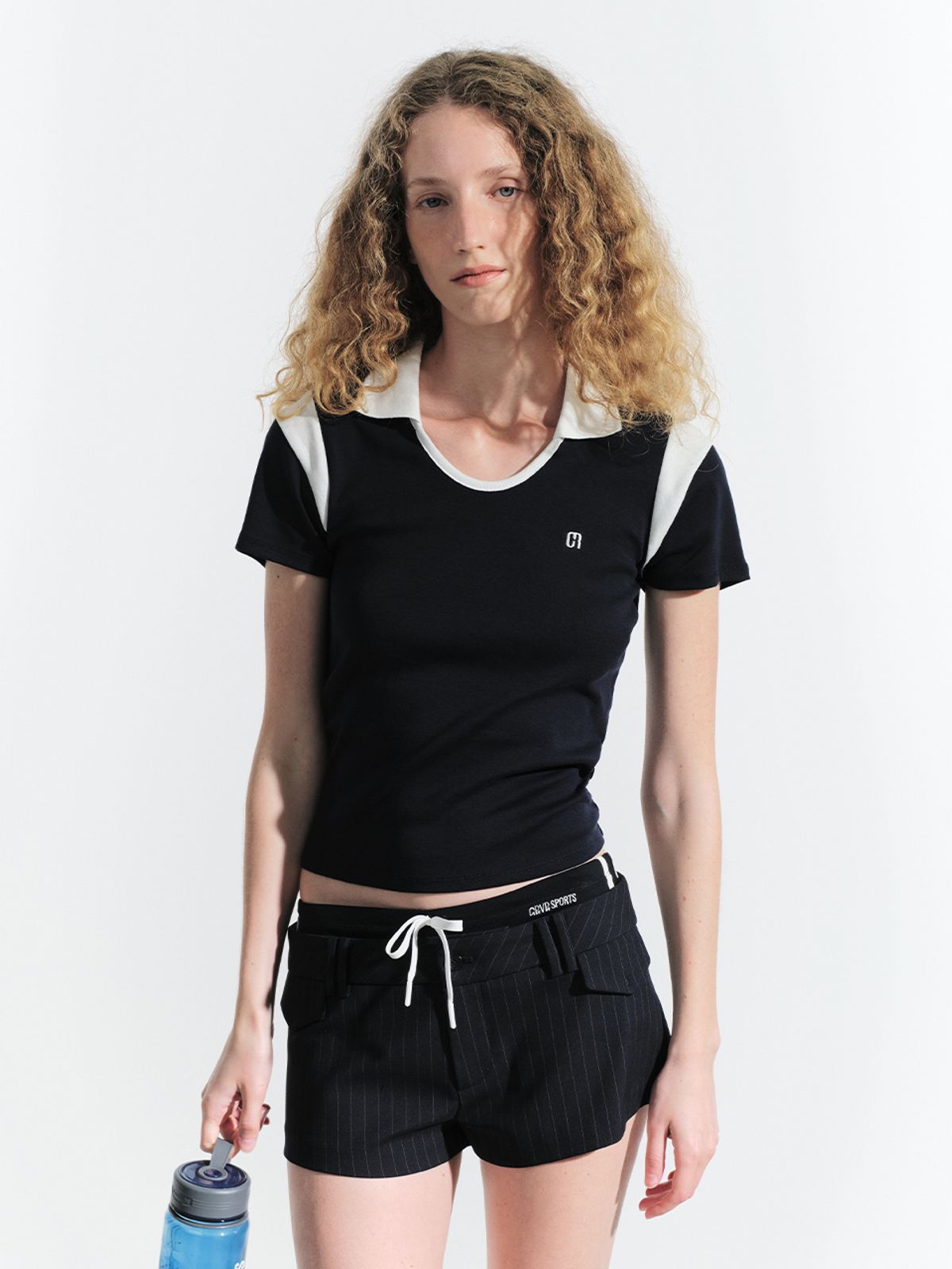 그로브(GROVE) ELA U-NECK COLLAR T-SHIRT (NAVY)