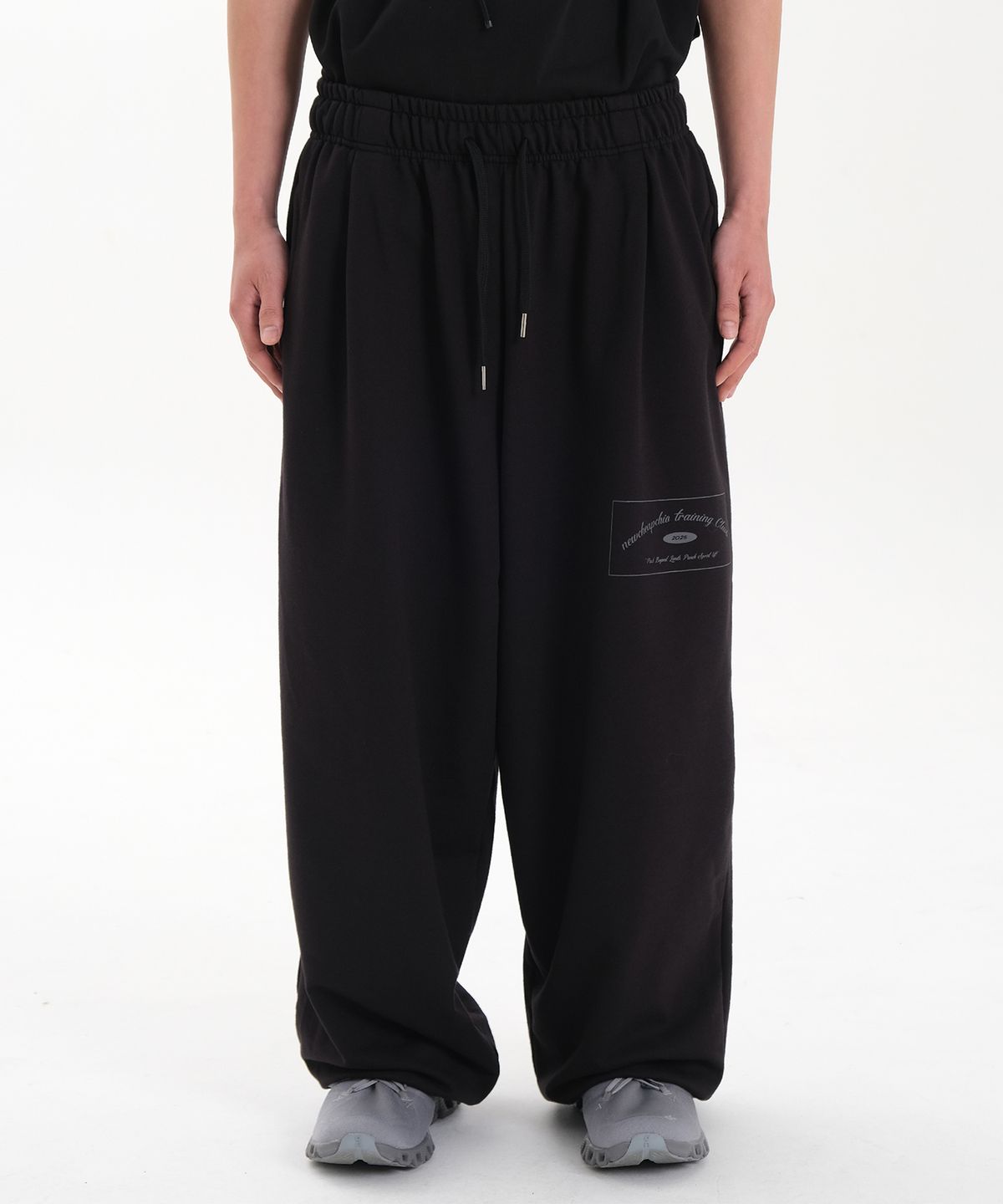 뉴치프시크디피(NEWCHEAPCHICDP) Training club sweatpants (black)
