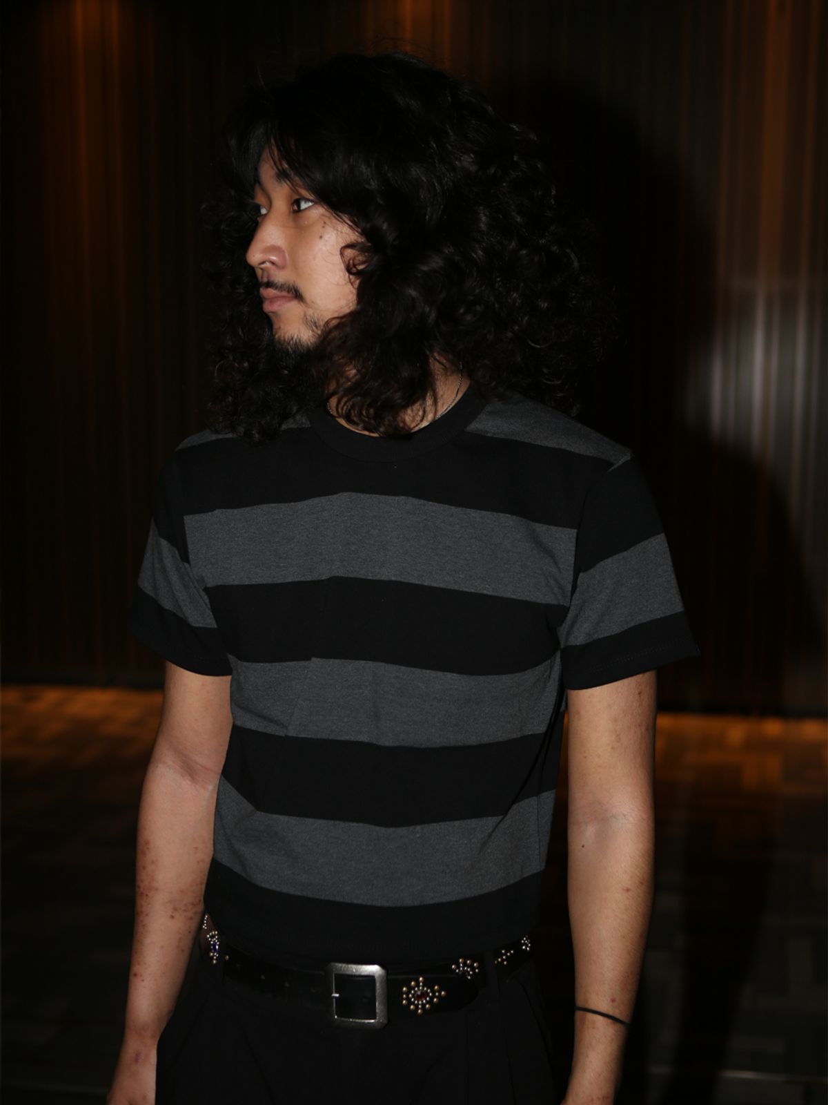 고저(GOZER) WANG STRIPE HALF T-SHIRT_CHARCOAL