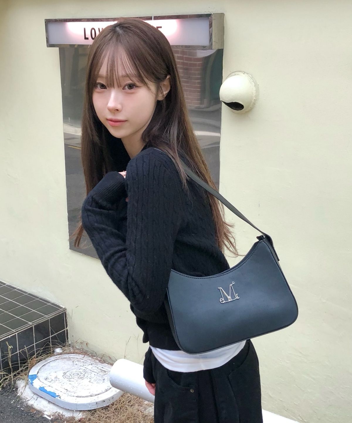 무센트(MUCENT) 테린 메탈 로고 레더 호보백 남녀공용