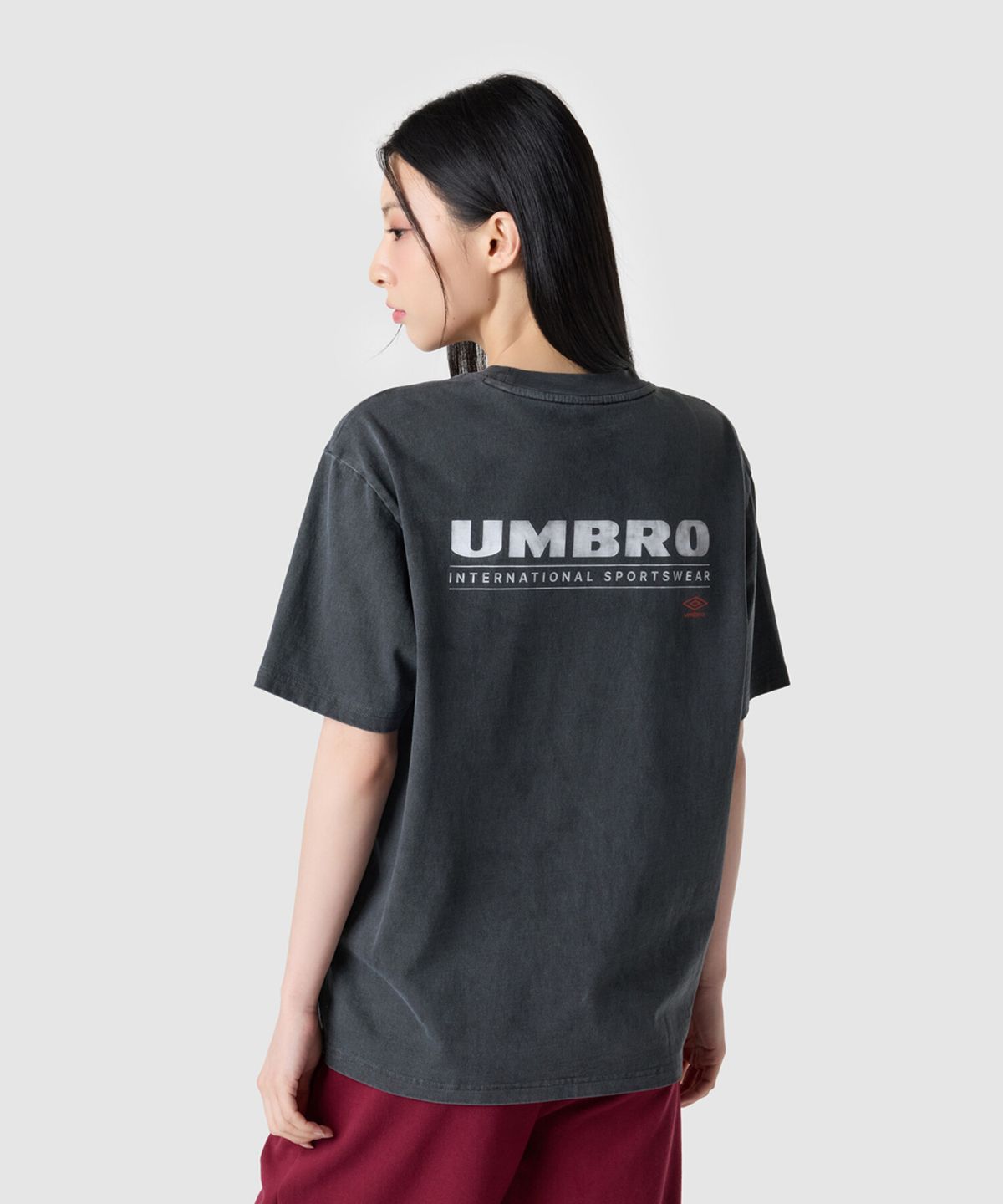 엄브로(UMBRO) 피그먼트 다잉 빅로고 티셔츠 차콜(UQ323CRS73)