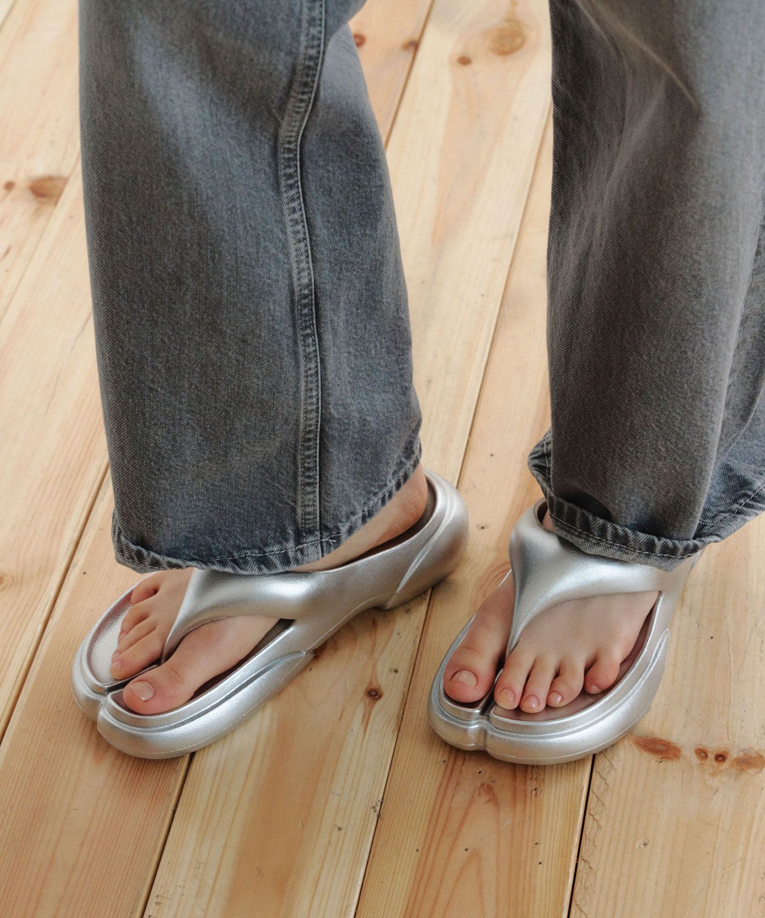 MUSINSA | PAES Flipflop 02 / Silver