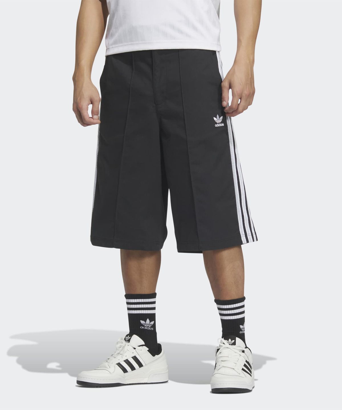 아디다스(ADIDAS) 버뮤다 숏 팬츠 - 블랙 / KB5429