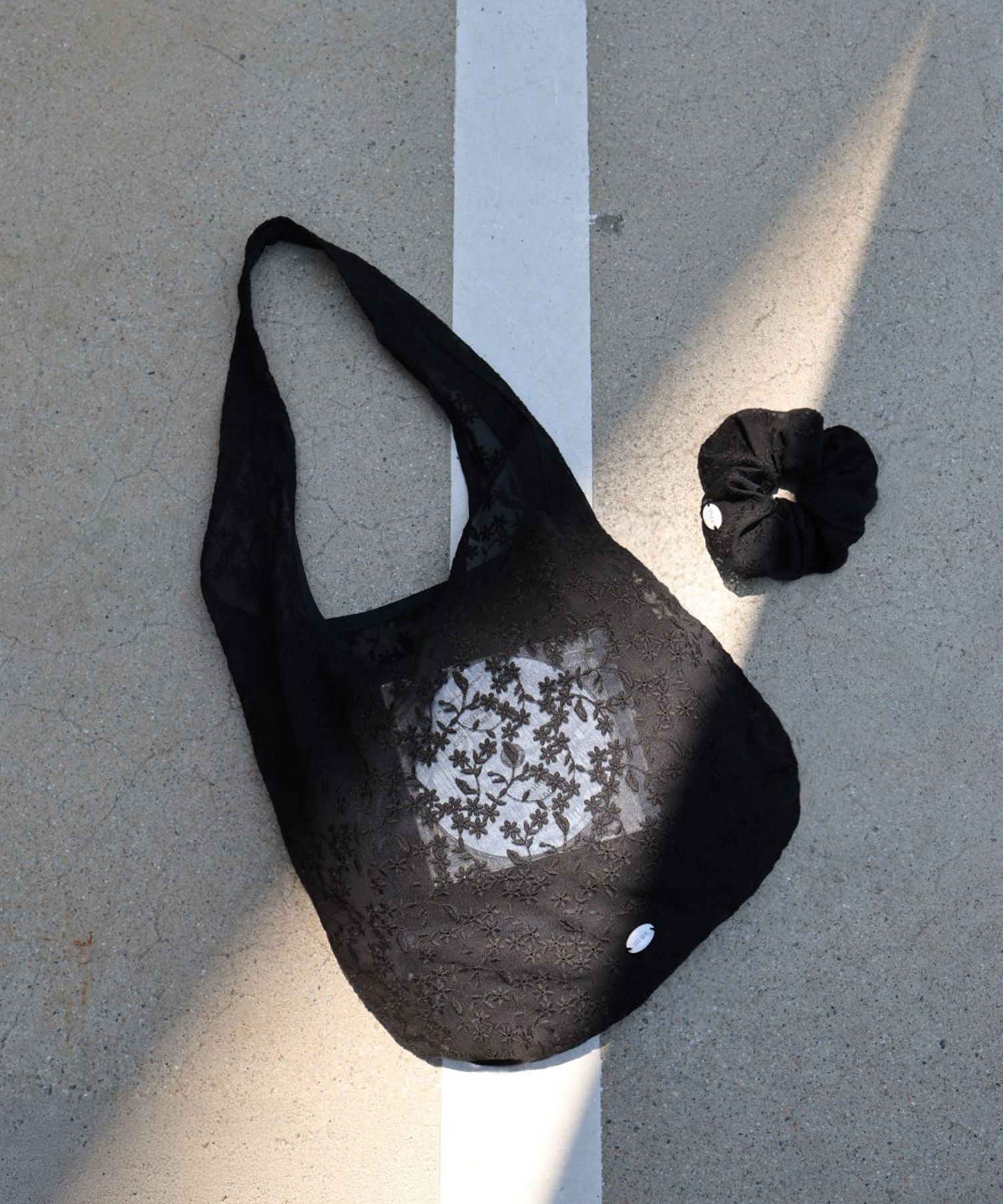 MUSINSA | MUCU AND EBONY Veil Lace Bag & Scrunch SET _ Black