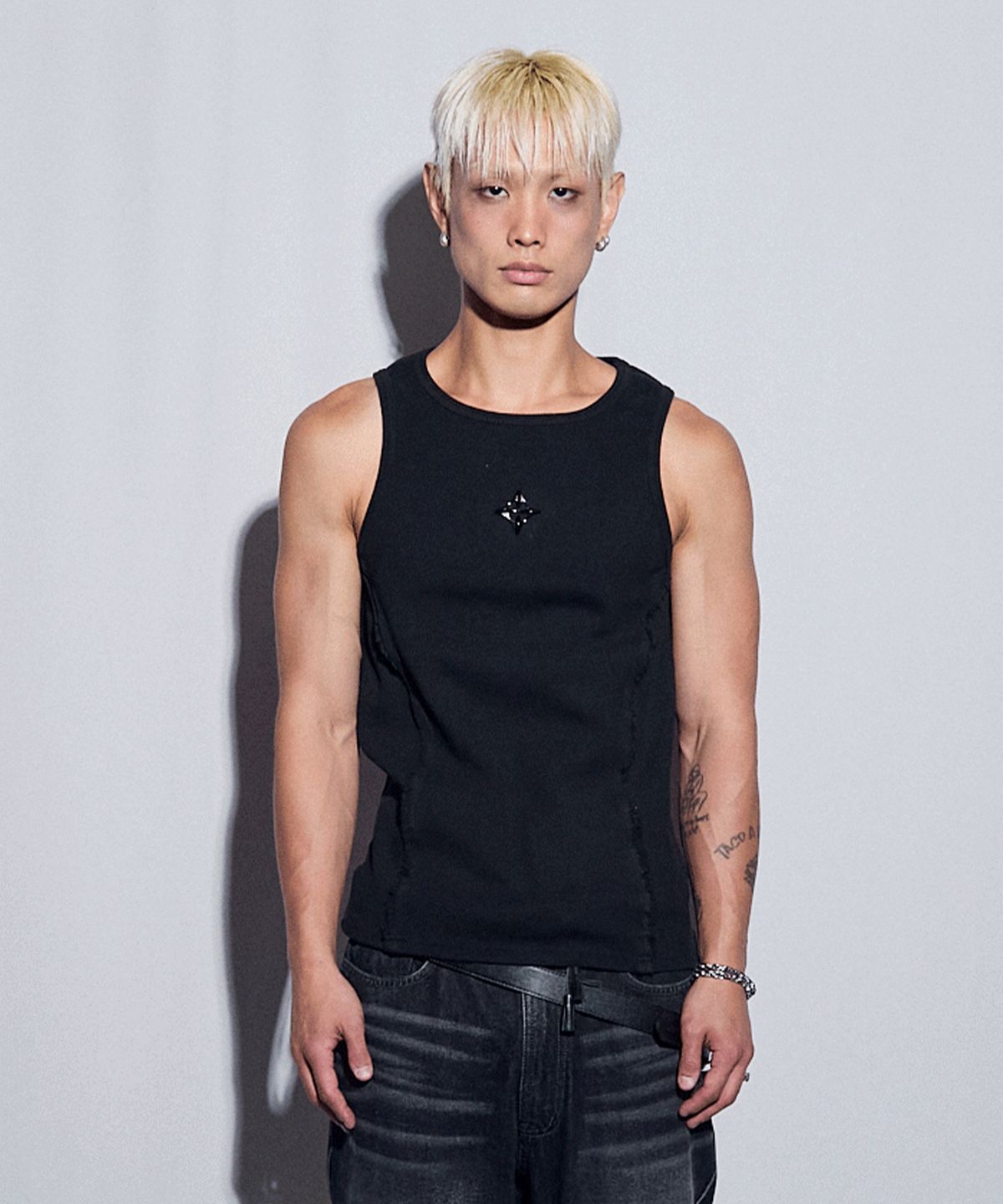 비엘알(BLR) Logo Rivet Sleeveless Black